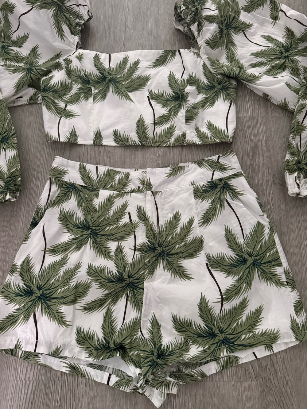 Missguided Palm Print Crop Top & Shorts Set - Green on White size 2 - Picture 11 of 16